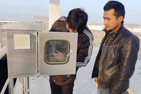 35000方沙漠里的水厂2次指导在线水质分析仪器的安装